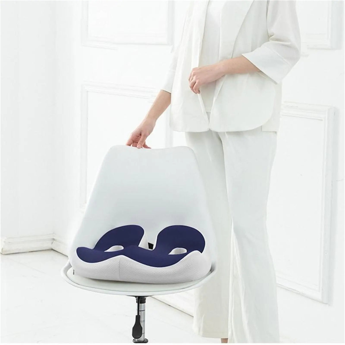 Memory foam seat cushion with adjustable straps - Sitting comfort
