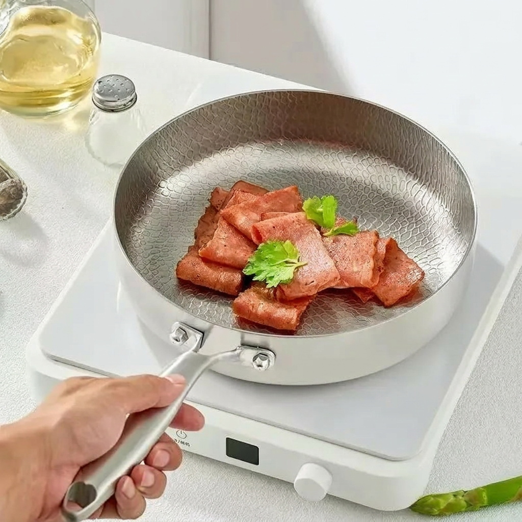 Hammered titanium wok pan with flat bottom